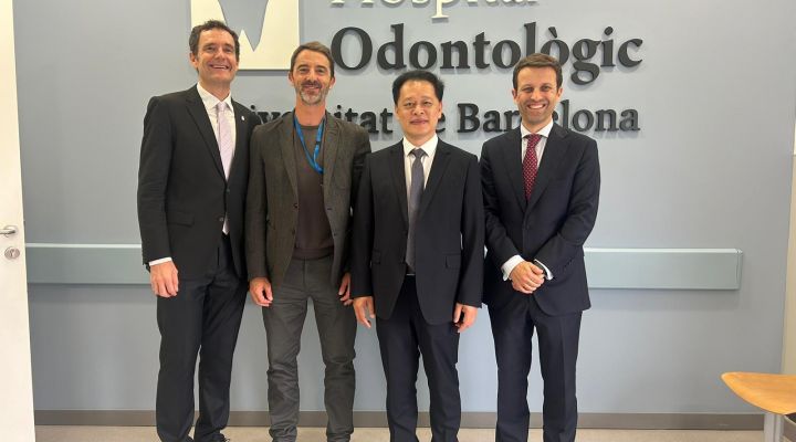 Visita institucional del Guanxi Medical University College of Stomatology de Xina.